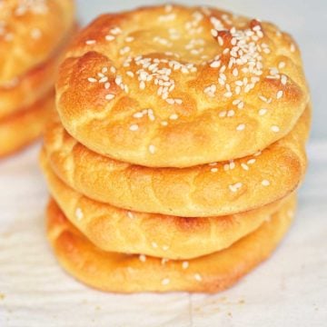 Cloud bread is topped with sesame seeds.