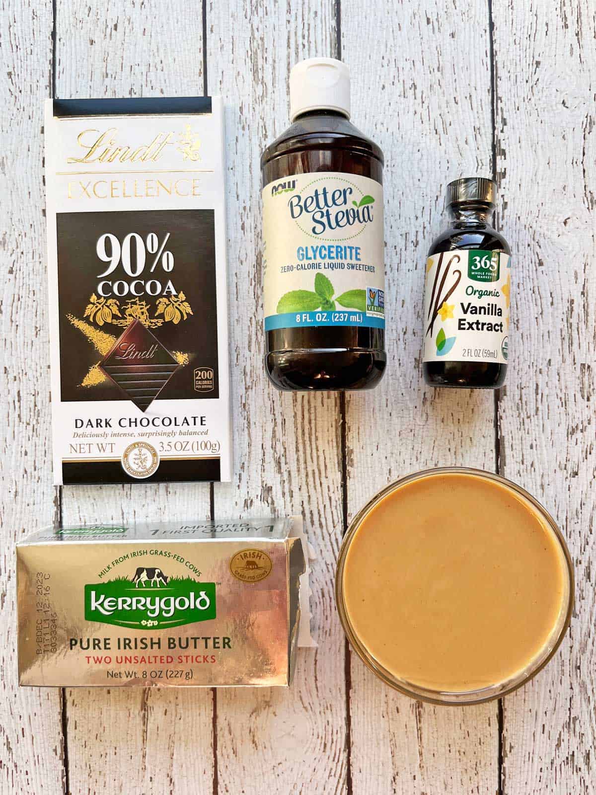 The ingredients needed to make a keto fudge.