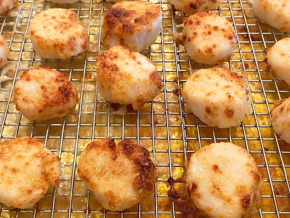 Broiled scallops are ready on the pan.