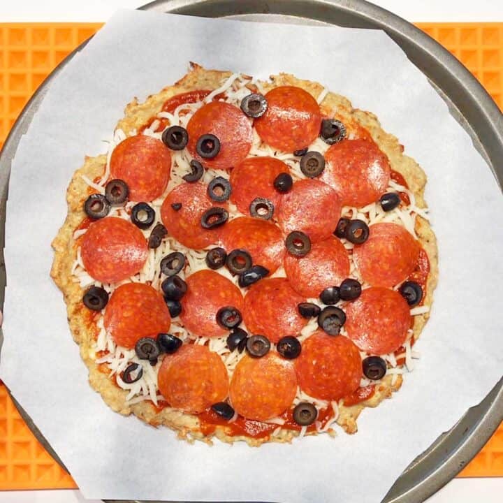 Chicken pizza crust with toppings.