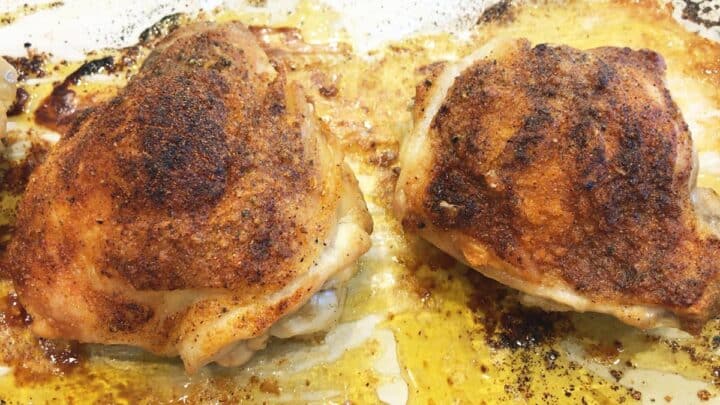 The thighs are ready on the baking sheet.