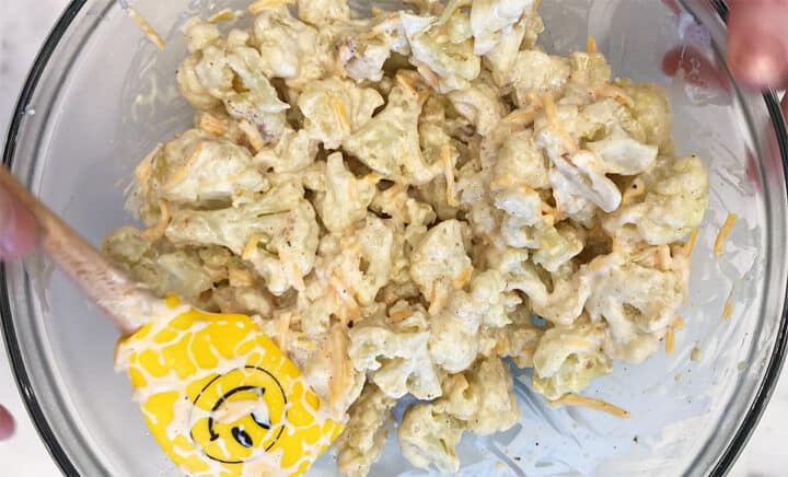 Mixing the cauliflower with the sauce.