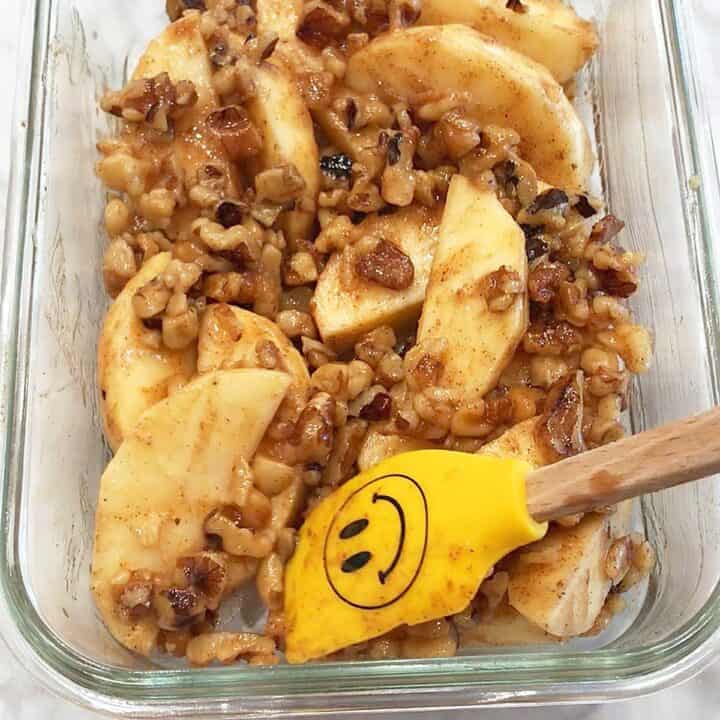 Apples in the pan ready to be baked.