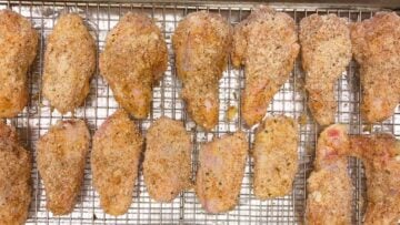 The coated wings are arranged in the pan.