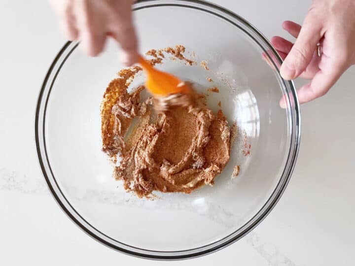Mixing the seasoning paste.