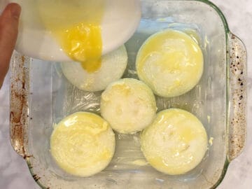 Pouring melted butter on the onions.