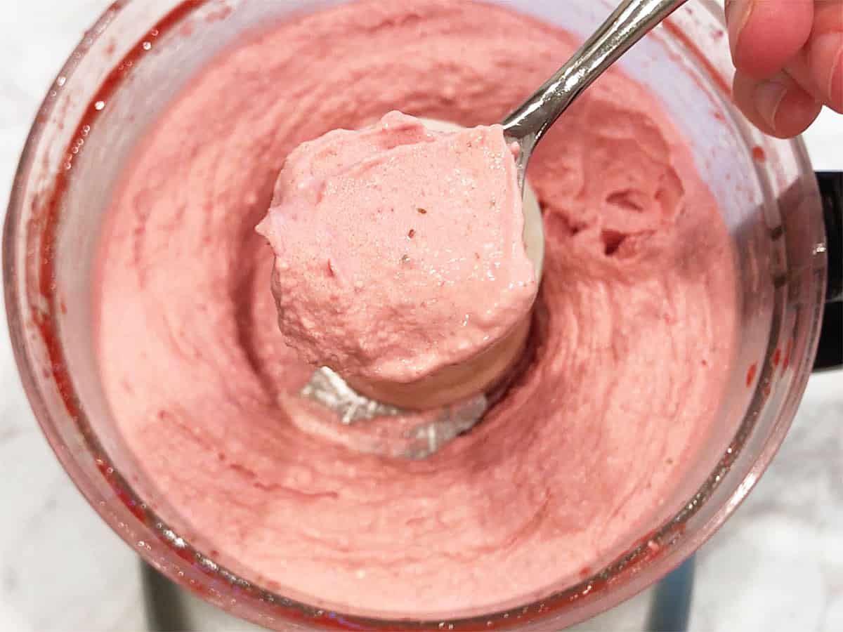 Immediately after blending, the ice cream is shown to be at a soft-serve consistency.