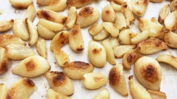 The cloves are ready on the pan.