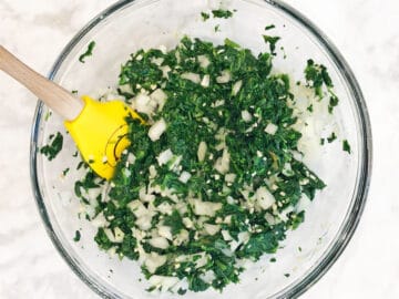Mixing the spinach with onions and garlic.