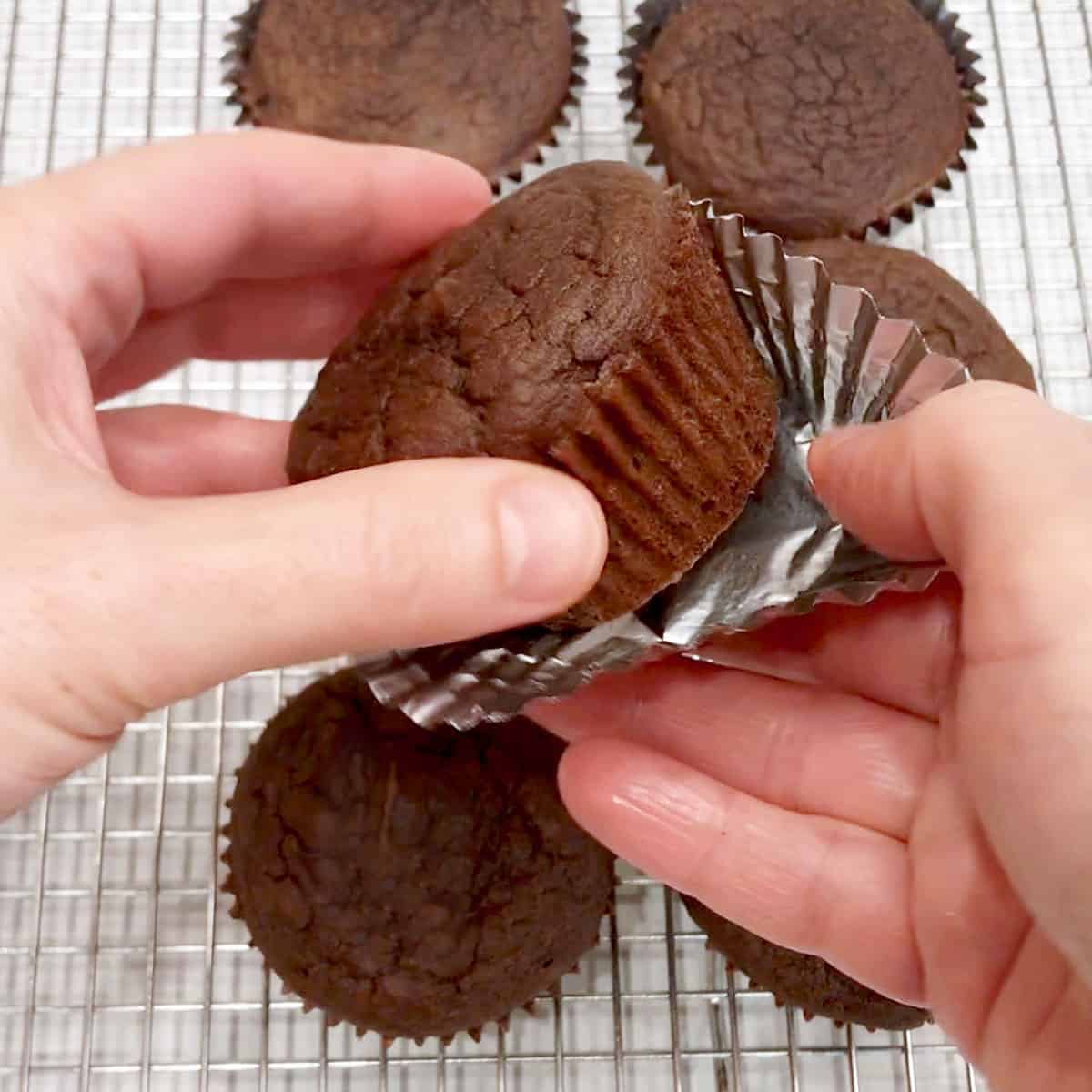 Removing the foil liners and cooling the cupcakes.