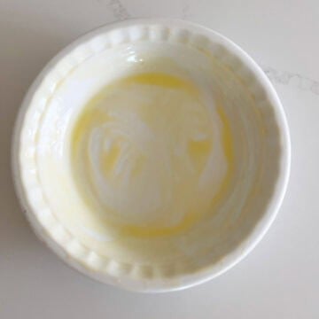 A greased pie plate.