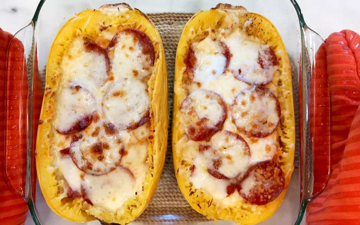 The boats are ready in the pan.