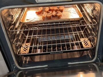 Placing the sliced pork jowl under the broiler.