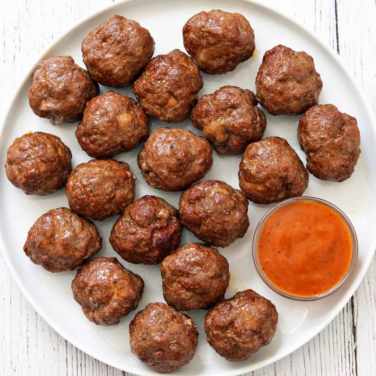 Keto meatballs are served with a dipping sauce.