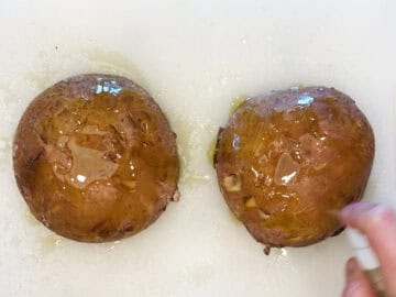Spraying the mushrooms with olive oil.