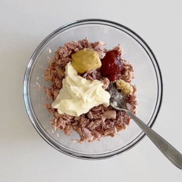 The condiments were added to the tuna.