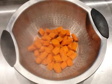 Draining the carrots.