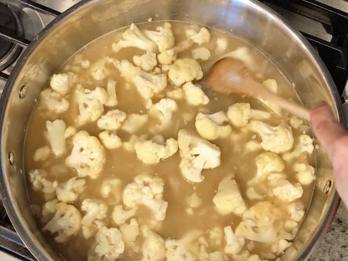Broth was added to the stockpot.