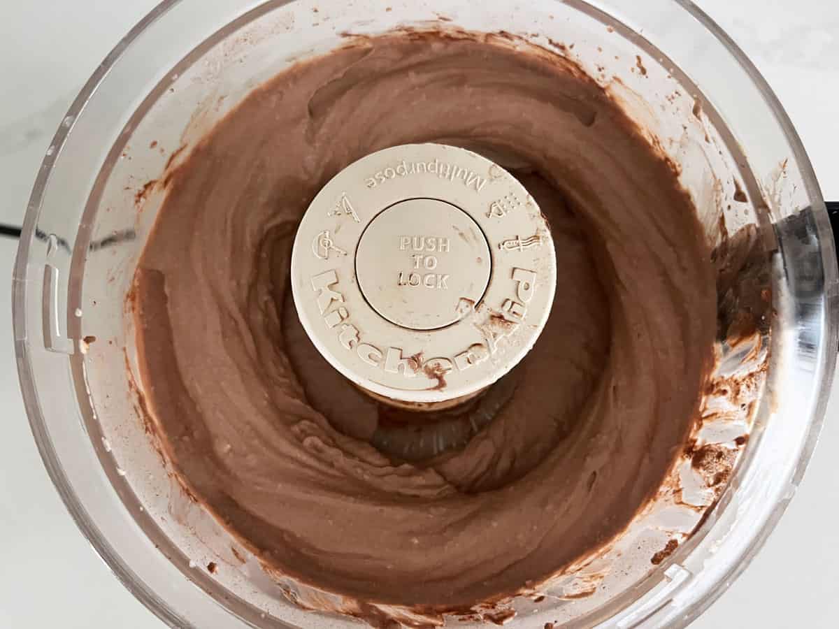The mousse in the food processor after one minute of blending.