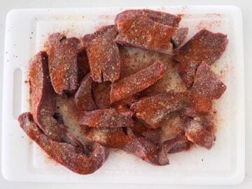 Beef heart slices were seasoned with spices.