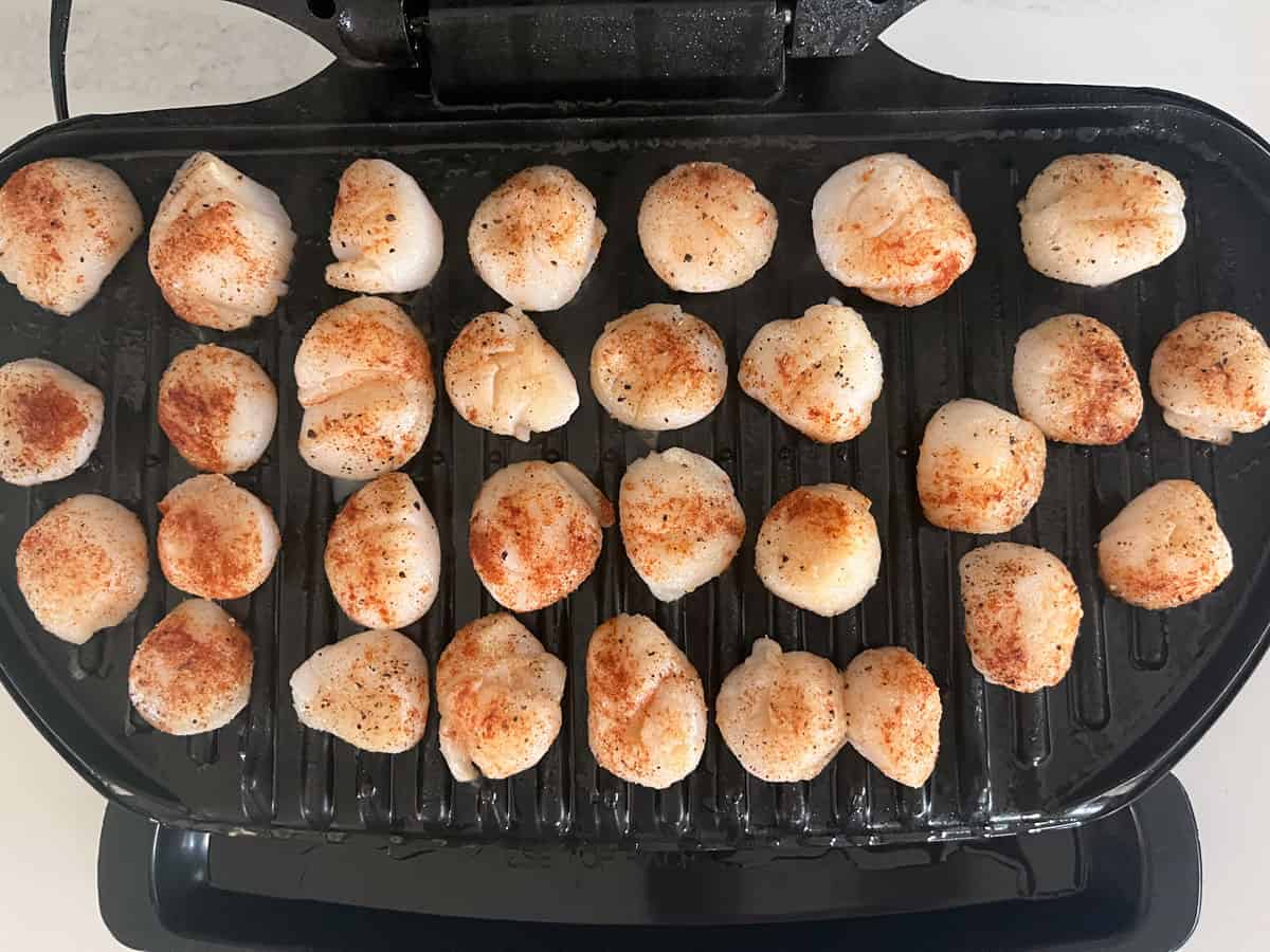 Grilling scallops without skewers.