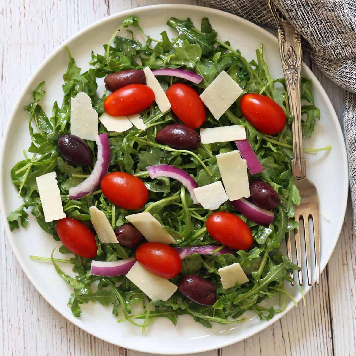 Arugula salad with tomatoes.